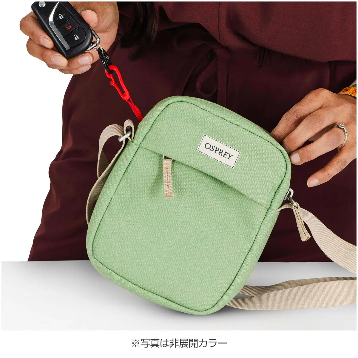 アーケインスモールクロスボディ ブラック